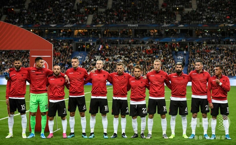 仏大統領がアルバニア首相に謝罪 サッカー試合前の国歌間違いで 写真1枚 国際ニュース Afpbb News