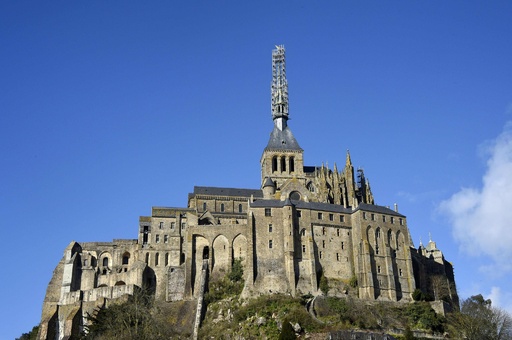 大天使ミカエル「降臨」、避雷針修繕で 仏モンサンミッシェル 写真18枚 国際ニュース：AFPBB News