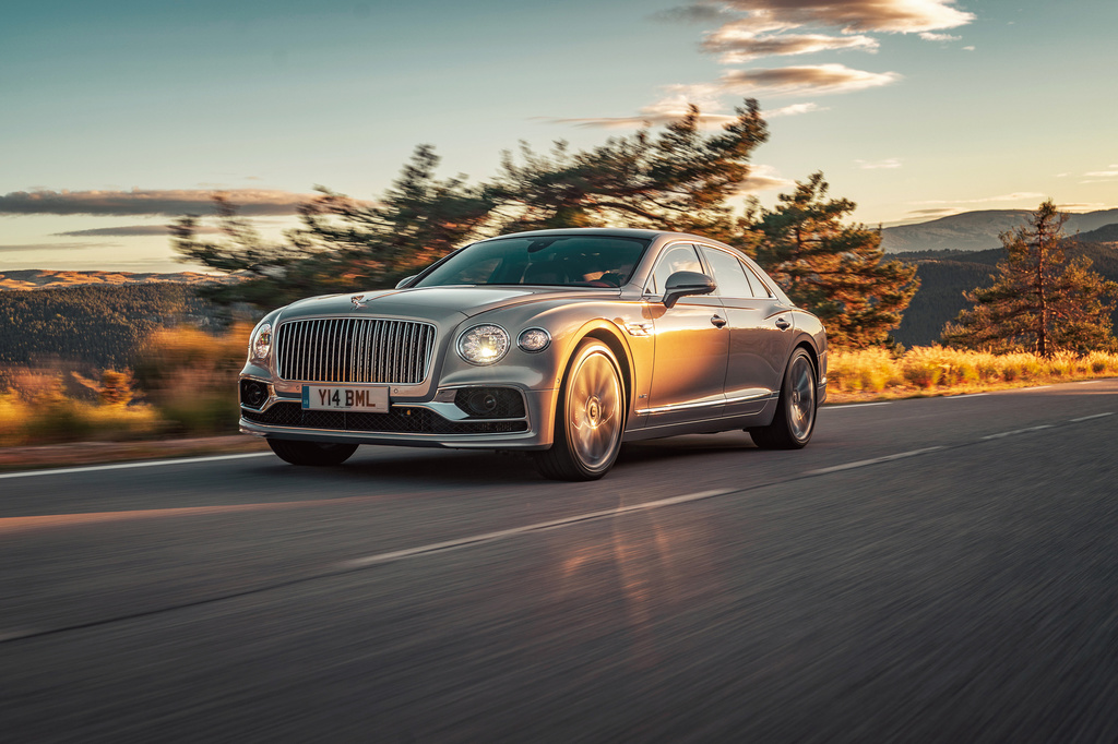 新型フライング・スパーにモナコで乗る エンジンも走りもよりHOTに 新型フライング・スパーにモナコで乗る エンジンも走りもよりHOTに