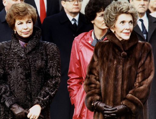 レーガン元米大統領夫人のナンシーさん死去 94歳 写真9枚 国際ニュース