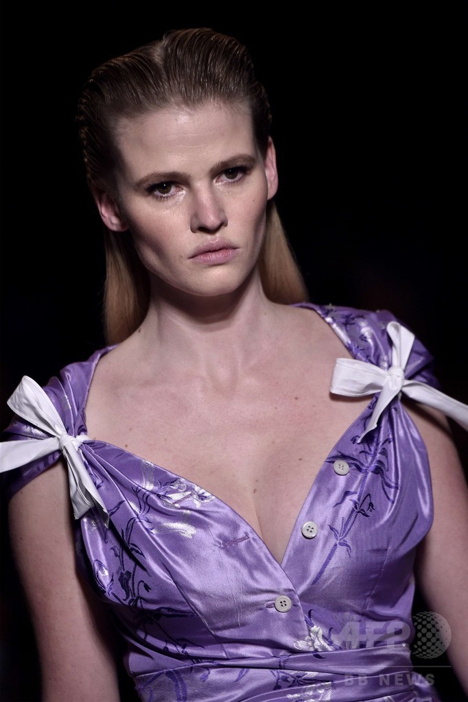 「ミュウミュウ」16/17年秋冬