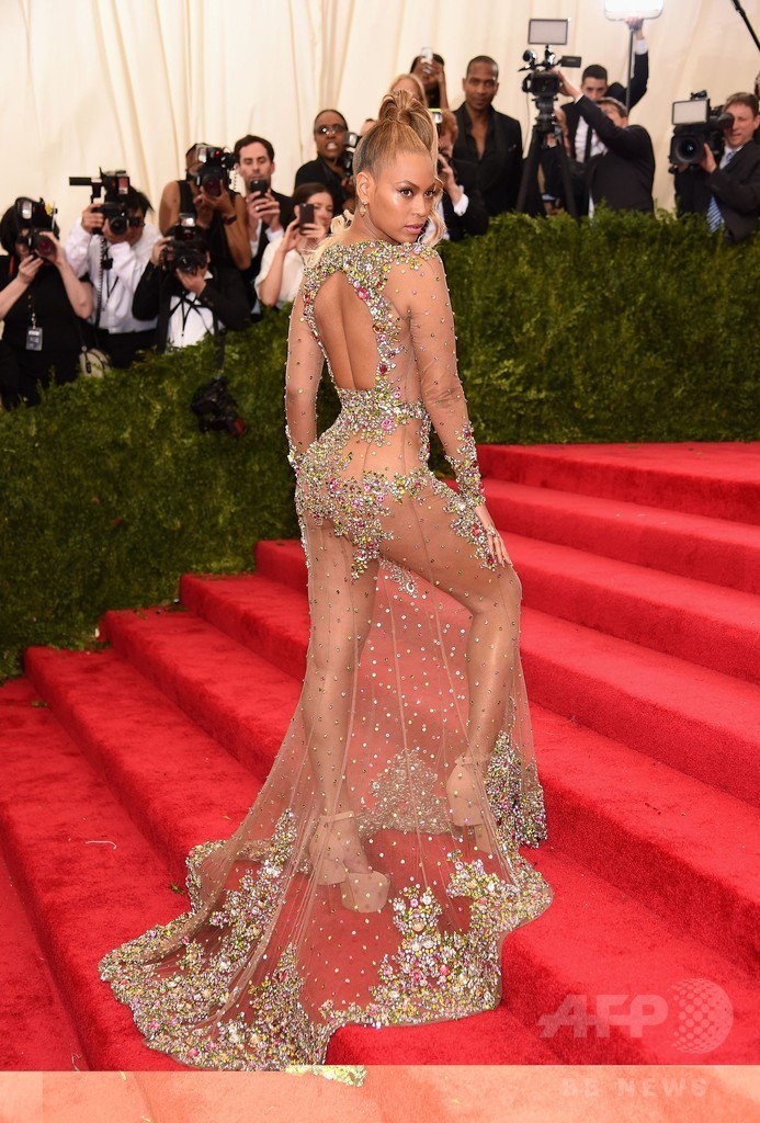 メット・ガラに豪華ドレスのセレブたち登場