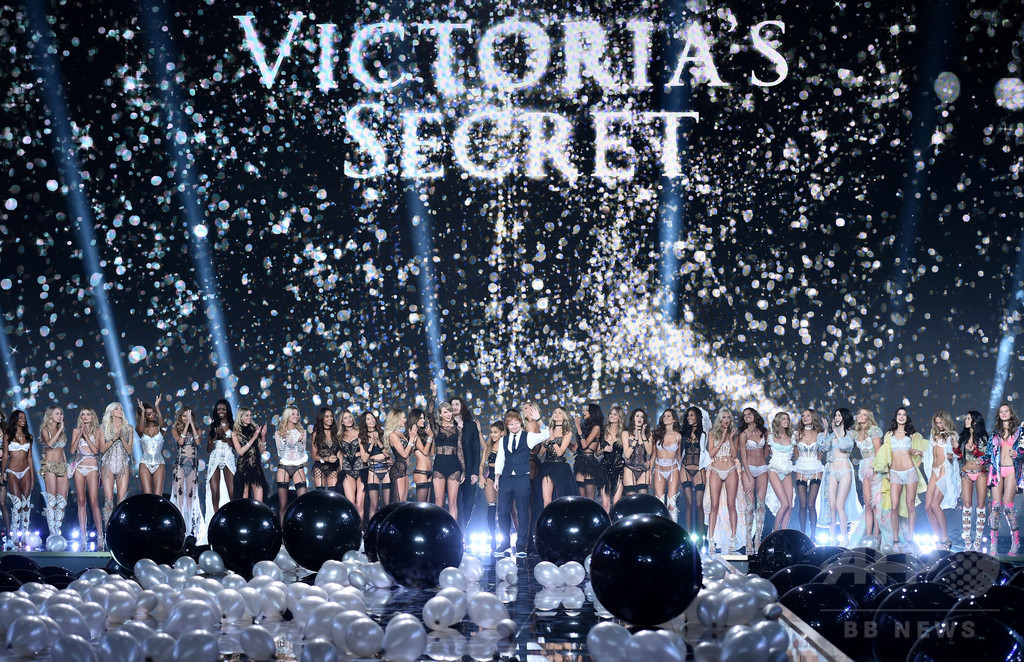 「ヴィクトリアズ・シークレット」、英ロンドンで初のショー開催