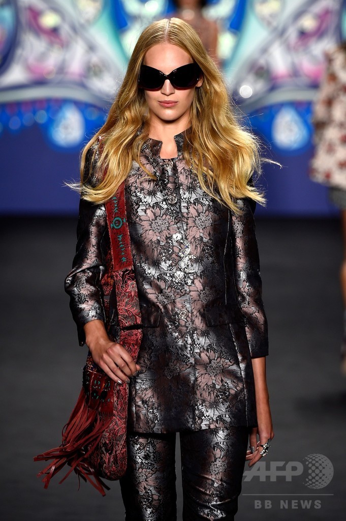 60年代ムード満載、「アナ・スイ」15年春夏