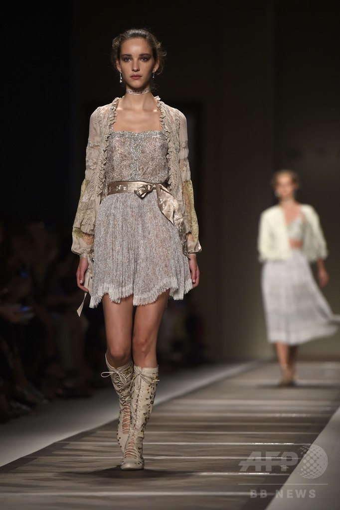 「エトロ」16年春夏コレクション