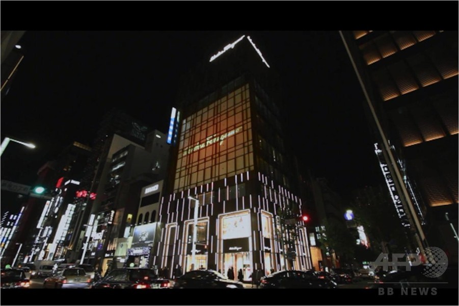 「サルヴァトーレ フェラガモ」銀座本店リニューアル、ローラが祝福