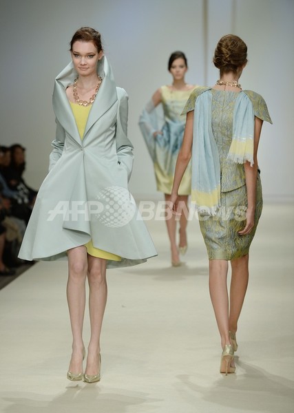 ジュン・アシダ、14年春夏コレクションを発表