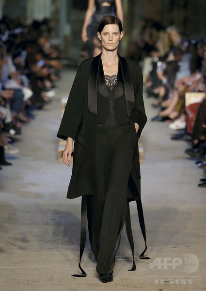 「ジバンシィ」16年春夏コレクション