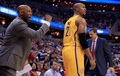 13-14NBAプレーオフ・イースタンカンファレンス準決勝（7回戦制）第4戦、ワシントン・ウィザーズ（Washington Wizards）対インディアナ・ペイサーズ（Indiana Pacers）。ファウルの判定を受けたインディアナ・ペイサーズのデビッド・ウエスト（David West、2014年5月11日撮影）。(c)AFP/Getty Images/Rob Carr