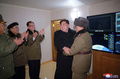 北朝鮮の朝鮮中央通信（KCNA）が公開した、大陸間弾道ミサイル（ICBM）「火星15」発射を見守る金正恩（キム・ジョンウン）朝鮮労働党委員長の画像（2017年11月29日撮影、30日公開）。(c)AFP/KCNA VIA KNS