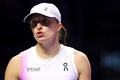 女子テニス、WTAファイナルズ4日目。試合に臨むイガ・シフィオンテク（2024年11月5日撮影）。(c)Fayez NURELDINE / AFP
