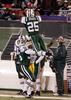 インターセプトを試みるジェッツのケリー・ローズ（%%Kerry Rhodes%%）。(c)AFP/Getty Images Jim McIsaac