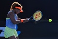 全豪オープンテニス、女子シングルス1回戦。リターンを打つ大坂なおみ（2018年1月16日撮影）。(c)AFP/Paul Crock
