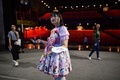中国・四川省の成都で行われたイベントのリハーサルに臨むアリスさん（中央、2019年8月30日撮影）。(c)HECTOR RETAMAL / AFP