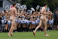 ニュージーランド南島ダニーディン（Dunedin）で行われた全裸ラグビーチーム「ヌード・ブラックス（Nude Blacks）」対「スプリングボックス（Springbox）」の試合（2012年9月15日撮影）。(c)AFP/Marty Melville