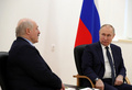 ロシア・アムール州で会談に臨むウラジーミル・プーチン大統領（右）とベラルーシのアレクサンドル・ルカシェンコ大統領（2022年4月12日撮影）。(c)Mikhail KLIMENTYEV / Sputnik / AFP
