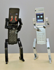 2008年2月28日、都内の東芝（Toshiba）本社で披露されたソフトバンクモバイル（Softbank Mobile）向けロボット型携帯電話「フォンブレイバー815T PB」。(c)AFP/Yoshikazu TSUNO