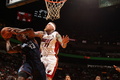 13-14NBA、マイアミ・ヒート（Miami Heat）対シャーロット・ボブキャッツ（Charlotte Bobcats）。ブロックするマイアミ・ヒートのクリス・アンダーセン（Chris Andersen、2014年3月3日撮影）。(c)AFP/Getty Images/NBAE/Issac Baldizon 