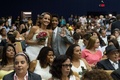 ブラジル・リオデジャネイロ（Rio de Janeiro）にある州最高裁判所で、集団結婚式を挙げる同性カップルたち（2013年12月8日撮影）。(c)AFP/YASUYOSHI CHIBA
