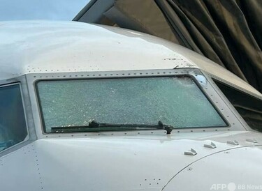 米ユナイテッド航空機の操縦席の窓破裂 気象観測用気球との衝突が原因