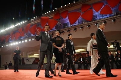 『許されざる者』の渡辺謙、ベネチア映画祭に登場