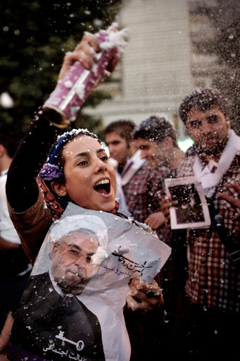 イラン大統領選、保守穏健派のロウハニ師が勝利