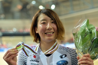 女子ポイントレースで上野みなみが銀メダル、トラック世界選手権