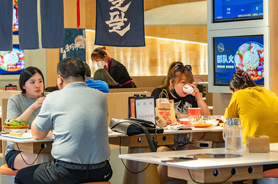 中国で若者を中心に「デパ地下」人気が急上昇 魅力はお手頃価格と多様性