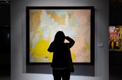 倉庫で見つけた「がらくた」にデ・クーニング作品が6点も!? 競売へ 米国