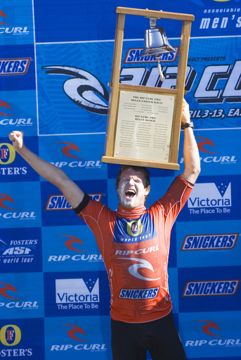 ＜サーフィン リップ・カール・プロ＞バーロウ 逆転でアイアンズを破り優勝 - オーストラリア