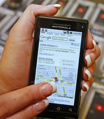 米モトローラ製のスマートフォン「ドロイド」、販売開始