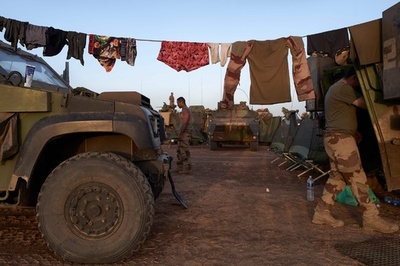 ブルキナファソでイスラム過激派の襲撃、民間人含め120人超える死者