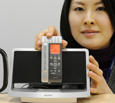 三洋電機、ポータブルラジオレコーダー「Diply」を公開