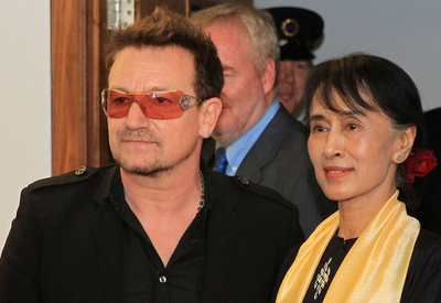 U2ボノとスー・チー氏、オスロ・フォーラムに出席