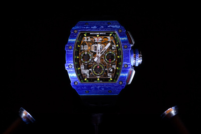 日本人男性、パリで9000万円相当の時計奪われる 一服中に腕から