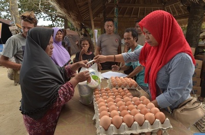 ロンボク島地震、死者380人超に 多数の被災者に救援まだ届かず