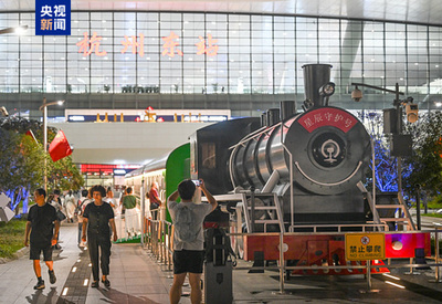 中国の杭州東駅 現役引退の鈍行列車で無料宿泊提供