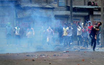 印カシミールでデモ隊と政府軍が衝突、18人死亡 2010年以降最悪