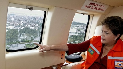 ブラジル南東部で洪水被害、大統領が空から視察