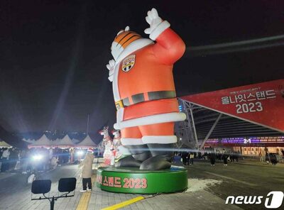 「寝る時間もったいない」「冬の夜燃やした」…韓国でクリスマス徹夜公演、MZ世代が熱狂