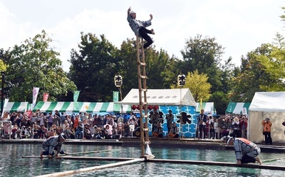 江戸のいかだ師の妙技披露、「木場の角乗」