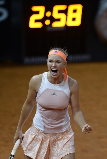 ボズニアツキがマラソンマッチ制し決勝へ、ポルシェ・テニス・グランプリ