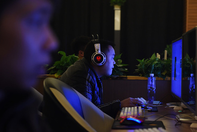 中国、12月からライブストリーミングを検閲へ 急成長で規制強化