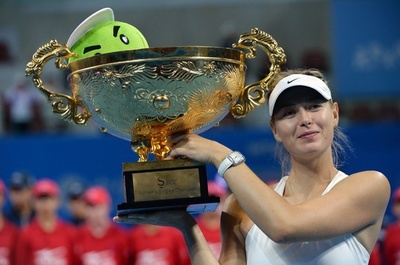 シャラポワ、クビトバを破り中国オープン優勝
