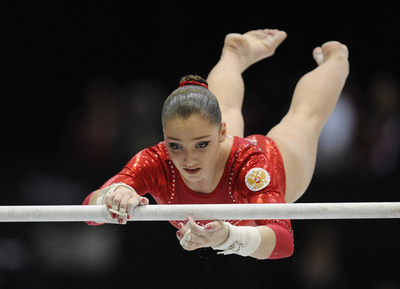 女子個人総合で銅メダルを獲得したムスタフィナの演技、世界体操