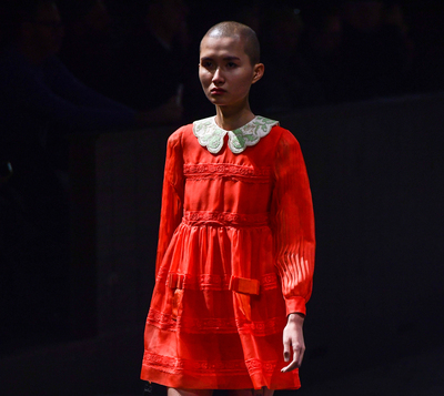 【今日の1枚】ガーリーなメンズ服で「多様性」を表現