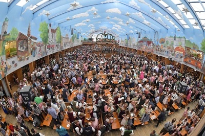 独ビールの祭典「オクトーバーフェスト」 今年も大にぎわい