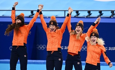 オランダが亡き同僚にささぐ金、Sトラック女子3000リレー 北京五輪