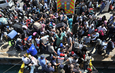 避難民の集まる港を政府軍が攻撃、政権側3人に逮捕状請求へ リビア