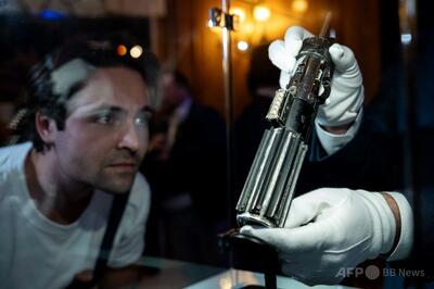 ダース・ベイダーのライトセーバー、来月競売へ 4.4億円での落札予想も